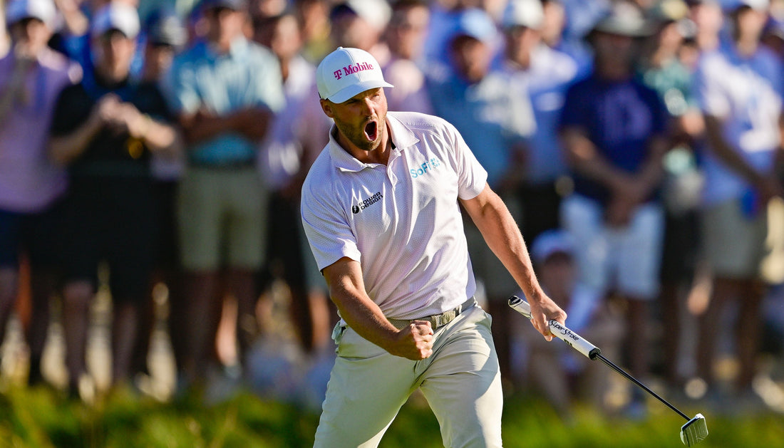 What's in the bag of a 'RED HOT' Wyndham Clark?